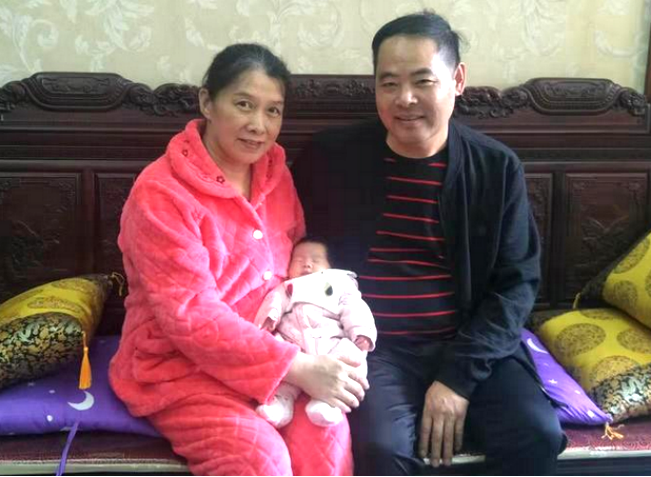 2019年，52岁失独大妈试管3次冒险生子，称：为往后余生寻找寄托