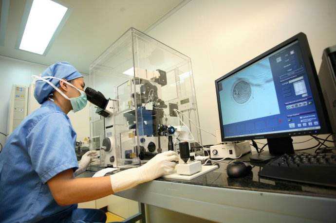 试管婴儿十个卵子只配成两个胚胎！网友：摊上这种医院倒大霉