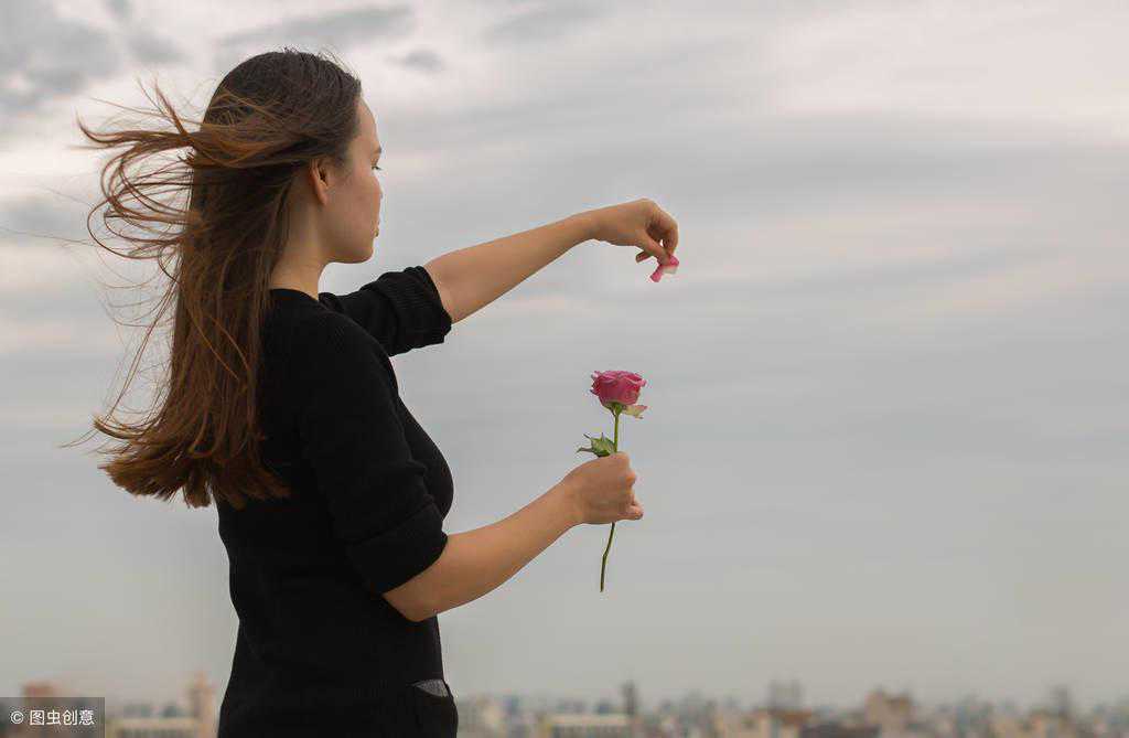 因不能正常怀孕需要做试管，男友不介意，家人却严重误解，咋办？