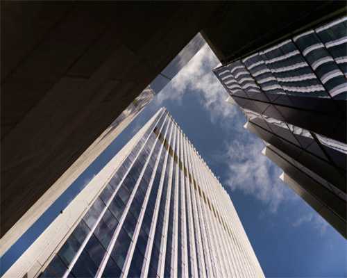 美国人开始“杀鸡取卵”：台岛应提高军费，要跟美国看齐